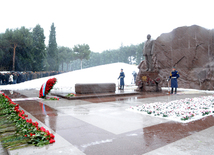 Azerbaijani public visits Alley of Honor on 10th anniversary of Heydar Aliyev’s demise. Baku, Azerbaijan, Dec.12, 2013
