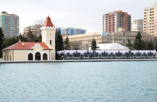 Dədə Qorqud parkı. Bakı, Azərbaycan, 13 dekabr 2013