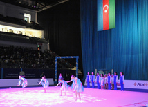 İdmançılar çıxışlarını başa vurduqdan sonra eniyetmə gimnastlarının iştirakı ilə qala-konsert keçirilib. Bakı, Azərbaycan, 19 aprel 2014