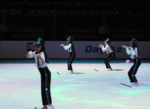 İdmançılar çıxışlarını başa vurduqdan sonra eniyetmə gimnastlarının iştirakı ilə qala-konsert keçirilib. Bakı, Azərbaycan, 19 aprel 2014