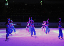 İdmançılar çıxışlarını başa vurduqdan sonra eniyetmə gimnastlarının iştirakı ilə qala-konsert keçirilib. Bakı, Azərbaycan, 19 aprel 2014