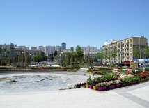 Gül bayramına hazırlaşan "Qış parkı". Bakı, Azərbaycan, 09 may 2014