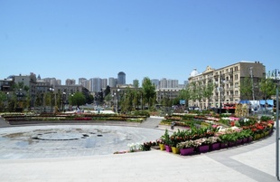 Gül bayramına hazırlaşan "Qış parkı". Bakı, Azərbaycan, 09 may 2014 