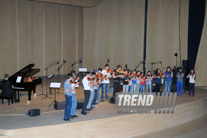 Concert of Alexander Rybak and students of the Gymnasium of Arts. Baku, Azerbaijan, May 15, 2014