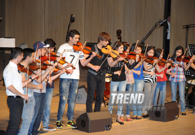 Concert of Alexander Rybak and students of the Gymnasium of Arts. Baku, Azerbaijan, May 15, 2014