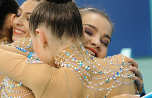 Azərbaycan yığması bədii gimnastika üzrə Avropa çempionatında qrup tapşırıqlarında ikinci yeri tutub. Bakı, Azərbaycan, 15 iyun 2014