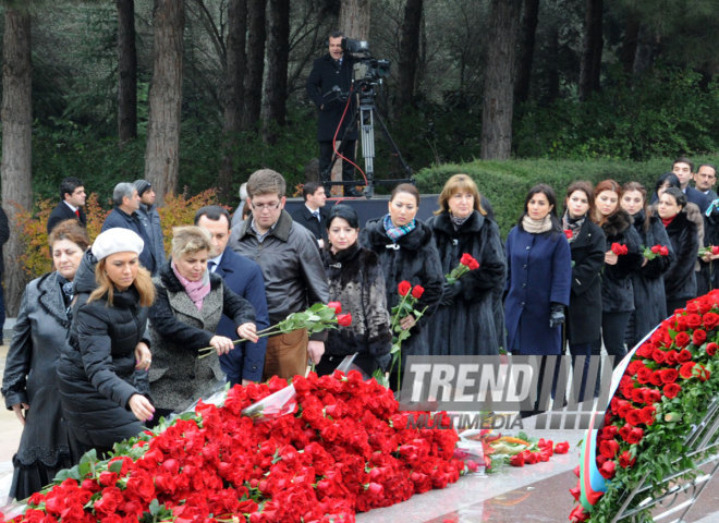 Azerbaijani public visits Alley of Honor on 11th anniversary of Heydar Aliyev’s death. Baku, Azerbaijan, Dec.12, 2014