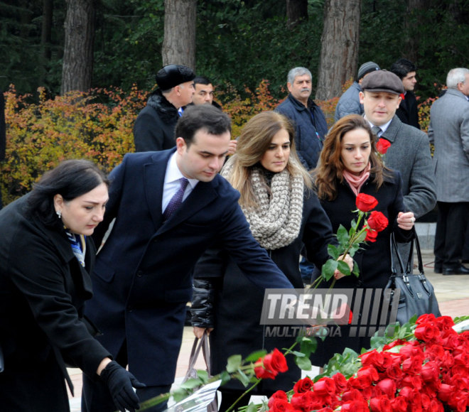 Azerbaijani public visits Alley of Honor on 11th anniversary of Heydar Aliyev’s death. Baku, Azerbaijan, Dec.12, 2014