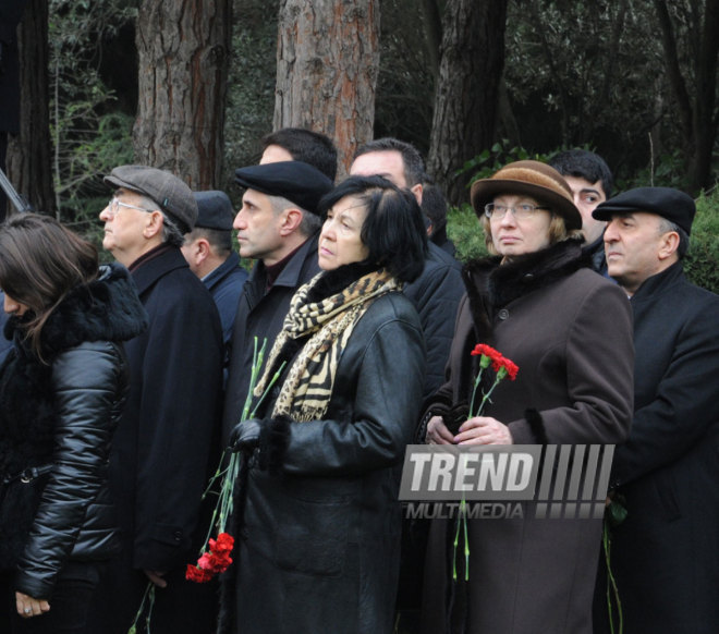 Azerbaijani public visits Alley of Honor on 11th anniversary of Heydar Aliyev’s death. Baku, Azerbaijan, Dec.12, 2014