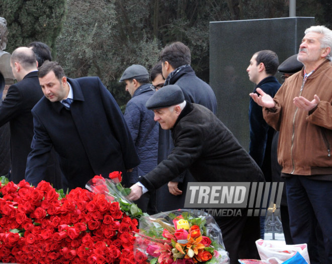 Azerbaijani public visits Alley of Honor on 11th anniversary of Heydar Aliyev’s death. Baku, Azerbaijan, Dec.12, 2014