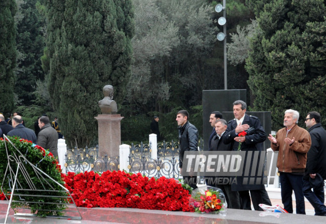 Azerbaijani public visits Alley of Honor on 11th anniversary of Heydar Aliyev’s death. Baku, Azerbaijan, Dec.12, 2014