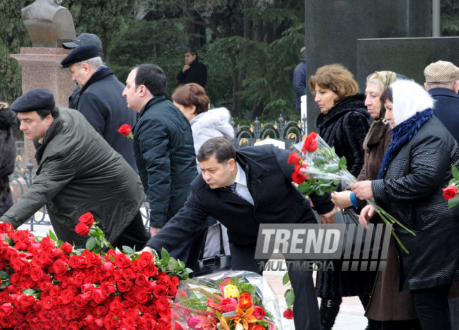 Azerbaijani public visits Alley of Honor on 11th anniversary of Heydar Aliyev’s death. Baku, Azerbaijan, Dec.12, 2014