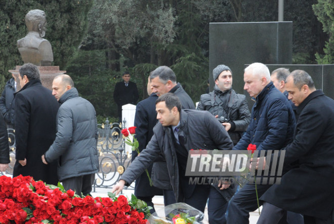Azerbaijani public visits Alley of Honor on 11th anniversary of Heydar Aliyev’s death. Baku, Azerbaijan, Dec.12, 2014