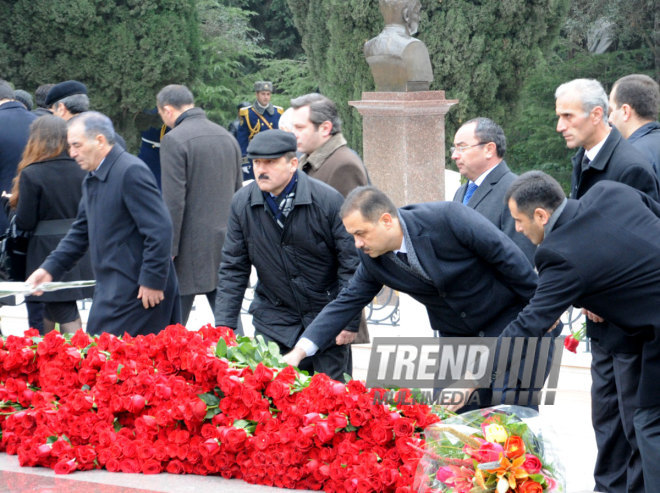 Azerbaijani public visits Alley of Honor on 11th anniversary of Heydar Aliyev’s death. Baku, Azerbaijan, Dec.12, 2014