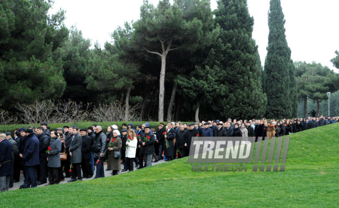 Azerbaijani public visits Alley of Honor on 11th anniversary of Heydar Aliyev’s death. Baku, Azerbaijan, Dec.12, 2014