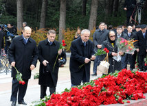 Azerbaijani public visits Alley of Honor on 11th anniversary of Heydar Aliyev’s death. Baku, Azerbaijan, Dec.12, 2014