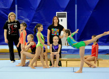 Kiçik yaşlı idmançılar arasında idman gimnastikası üzrə ilk turnir. Bakı, Azərbaycan, 19 dekabr 2014