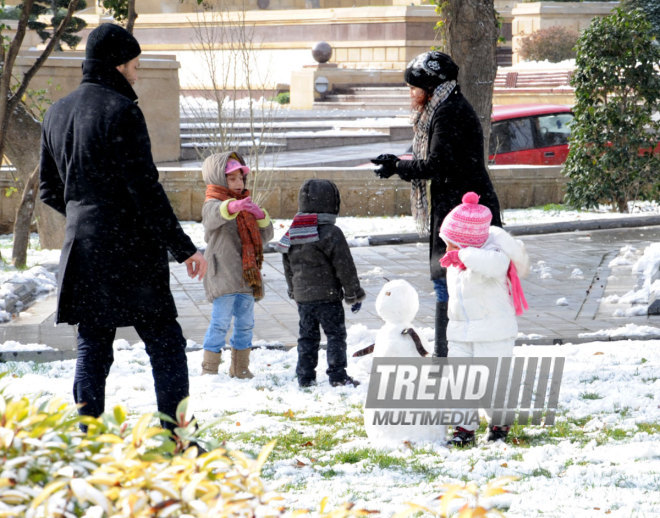 Bakının qar mənzərələri. Azərbaycan, 09 yanvar 2015