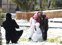 Bakının qar mənzərələri. Azərbaycan, 09 yanvar 2015