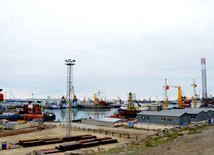 Судоремонтный завод и нефтяная промышленность Азербайджана. Баку, Азербайджан, 24 января 2015 г.