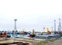 Судоремонтный завод и нефтяная промышленность Азербайджана. Баку, Азербайджан, 24 января 2015 г.