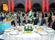 Gənclər və İdman Nazirliyinin təşkilatçılığı ilə "Buta Palace"-da təşkil olunan tədbirdə Prezident Administrasiyası İctimai-siyasi məsələlər şöbəsinin müdiri Əli Həsənov, gənclər və idman naziri Azad Rəhimov, nazir müavinləri, gənclər təşkilatlarının rəhbərləri, fəal gənclər və digər qonaqlar iştirak ediblər. Bakı, Azərbaycan, 02 fevral 2015 