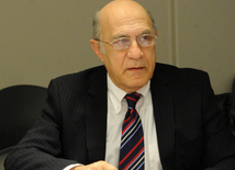 "Dəyirmi masa" iştirakçısı, Qərb Universitetinin professoru, politoloq Fikrət Sadıxov. Trend BİA, Bakı, Azərbaycan, 03 mart 2015 