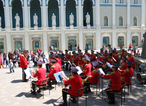 The orchestra of Azerbaijani Armed Forces performed at Fountain Square in the center of Baku May 9 in honor of the 92nd birth anniversary of national leader Heydar Aliyev and the 70th anniversary of Victory in the Great Patriotic War. Azerbaijan, May 09, 2015