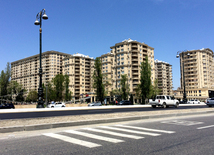 Geniş yollar və prospektlər göz oxşayır. Bakı, Azərbaycan, 14 may 2015