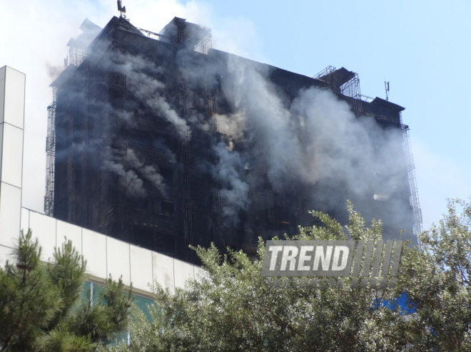 Пожар, произошедший в многоэтажном здании на проспекте Азадлыг в Баку, локализован. Азербайджан, 19 мая 2015 г.