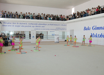 Bakı Gimnastika Məktəbində bədii gimnastika üzrə festival yarışları. Azərbaycan, 19 may 2015