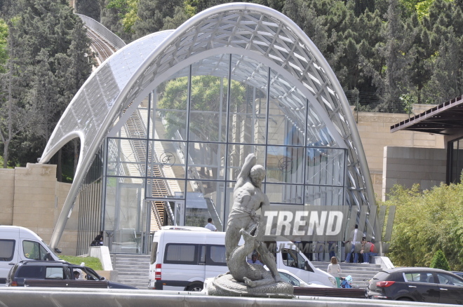 Bakı funikulyorunda gəzinti. Azərbaycan, 22 may 2015