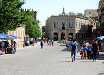 Birinci Avropa Oyunları məşəli UNESCO-nun dünya mədəni irs siyahısına daxil olan qədim İçərişəhərə gətirilib. Bakı, Azərbaycan, 09 iyun 2015