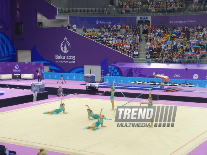 I Avropa Oyunları çərçivəsində azərbaycanlı gimnastlar bədii gimnastika üzrə lentlə hərəkət növündə qrup yarışlarında çıxış edib. Bakı, Azərbaycan, 17 iyun 2015