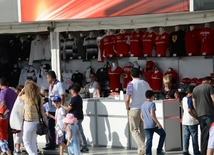 "Formula 1" qonaqları milli stendlərimizlə tanış olurlar. Azərbaycan, Bakı, 16 iyun 2016