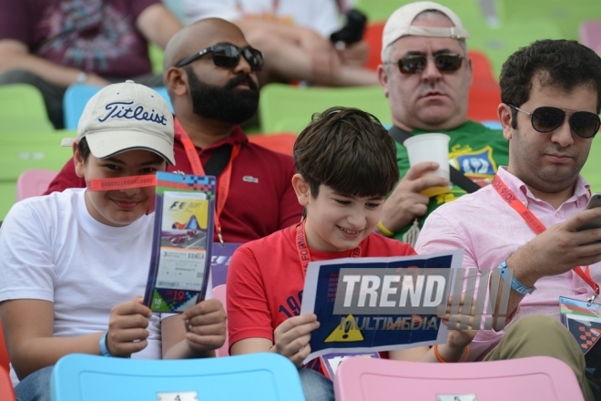 Bakı sakinləri və qonaqların "Formula 1" sevinci. Azərbaycan, Bakı, 17 iyun 2016