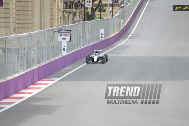 Bakıda Avropa-Qran prisi çərçivəsində Formula 1 pilotlarının sərbəst praktikasının ilk sessiyası. Azərbaycan, Bakı, 17 iyun 2016