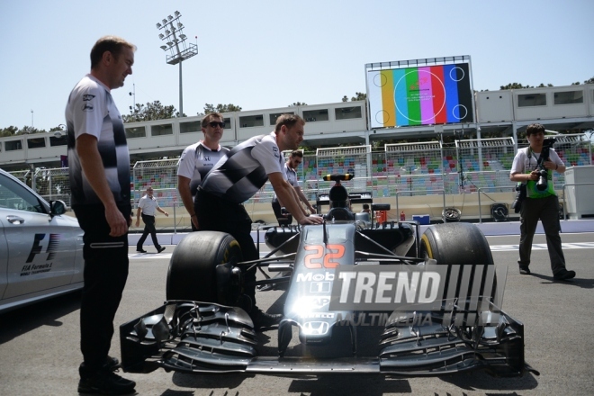 Bakıda "Formula 1"-in texniki personalı yürüş ərəfəsində. Azərbaycan, Bakı, 18 iyun 2016