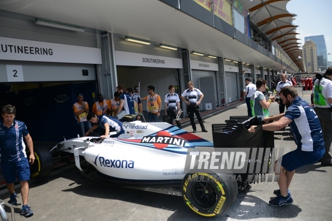 Bakıda "Formula 1"-in texniki personalı yürüş ərəfəsində. Azərbaycan, Bakı, 18 iyun 2016