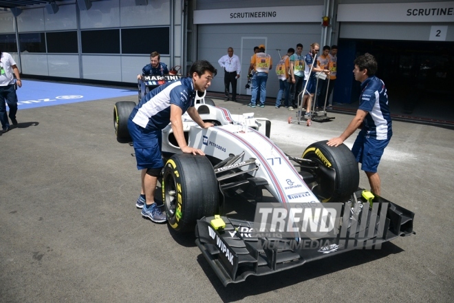 Bakıda "Formula 1"-in texniki personalı yürüş ərəfəsində. Azərbaycan, Bakı, 18 iyun 2016