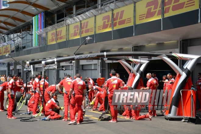 Bakıda "Formula 1"-in texniki personalı yürüş ərəfəsində. Azərbaycan, Bakı, 18 iyun 2016