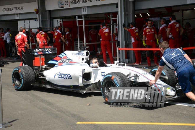 Bakıda "Formula 1"-in texniki personalı yürüş ərəfəsində. Azərbaycan, Bakı, 18 iyun 2016