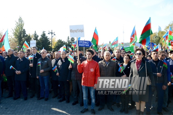 Акция "Шествие флага" в связи с отмечаемым в Азербайджане 9 ноября Днем Национального Флага. Азербайджан, Баку, 5 ноября 2016