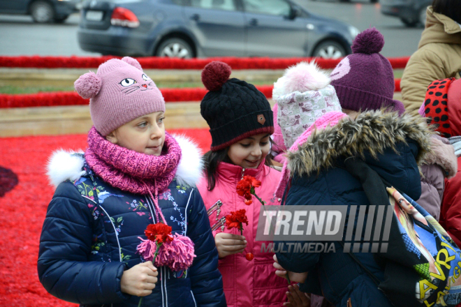 Azerbaijani pupils honor blessed memory of January 20 tragedy victims. Baku, 19 Jan. 2017