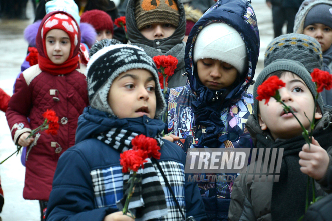 Azerbaijani pupils honor blessed memory of January 20 tragedy victims. Baku, 19 Jan. 2017