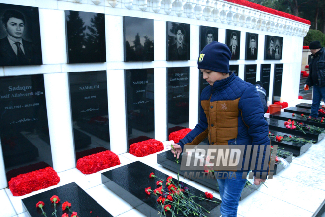 Azerbaijani pupils honor blessed memory of January 20 tragedy victims. Baku, 19 Jan. 2017