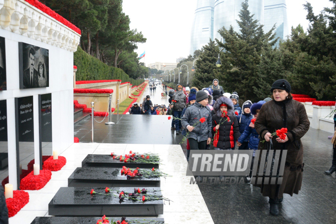 Azerbaijani pupils honor blessed memory of January 20 tragedy victims. Baku, 19 Jan. 2017