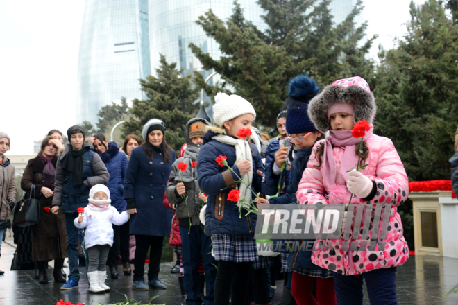 Azerbaijani pupils honor blessed memory of January 20 tragedy victims. Baku, 19 Jan. 2017