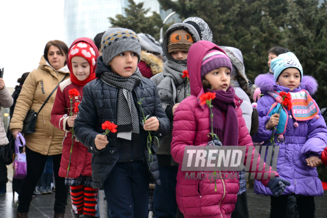 Azerbaijani pupils honor blessed memory of January 20 tragedy victims. Baku, 19 Jan. 2017