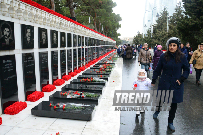 Azerbaijani pupils honor blessed memory of January 20 tragedy victims. Baku, 19 Jan. 2017